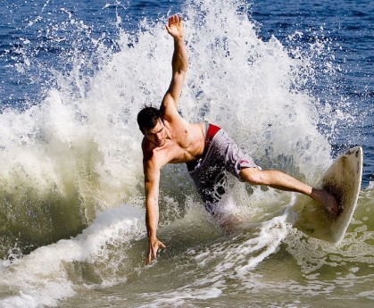 运动员退役转型路径多样化，行业发展新气象，退役运动员转型与发展的法律相关问题进行论述